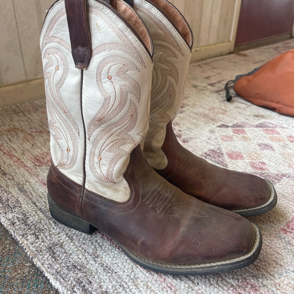 Brown and Cream Western Boots with Decorative Stitching